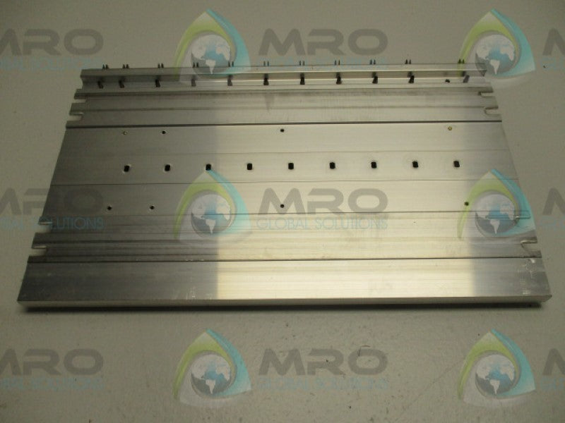 SIEMENS SIMATIC S5 6ES5700-1LA12 SUBRACK CR1  NSMP