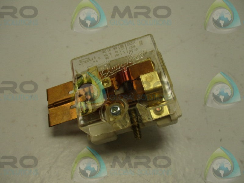 DANFOSS 017-4030 PRESSURE SWITCH * NEW IN BOX *