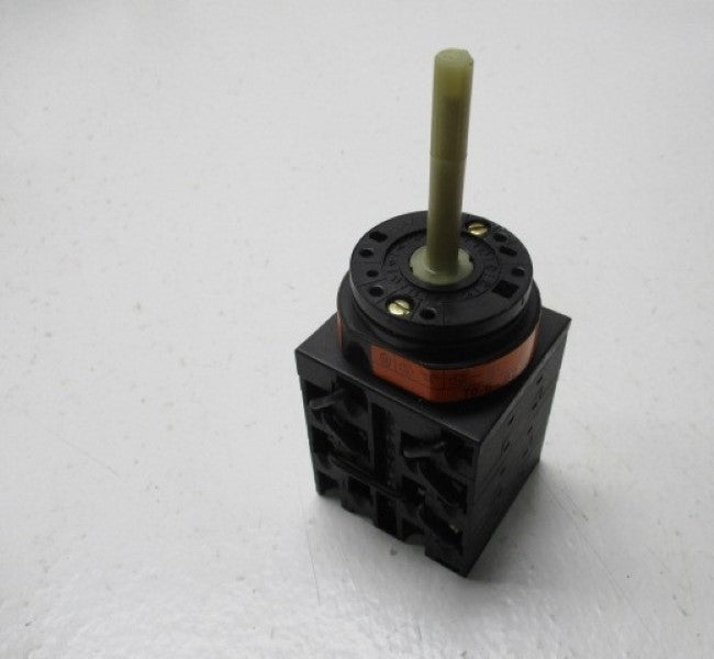 KLOCKNER MOELLER T0-5-8270 ON-OFF SWITCH (AS PICTURED)  NSNP