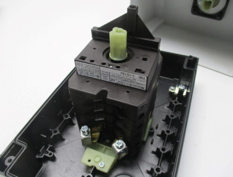 KLOCKNER MOELLER  T5B-4-15164 ROTARY CAM SWITCH WITH ENCLOSURE   NSNP