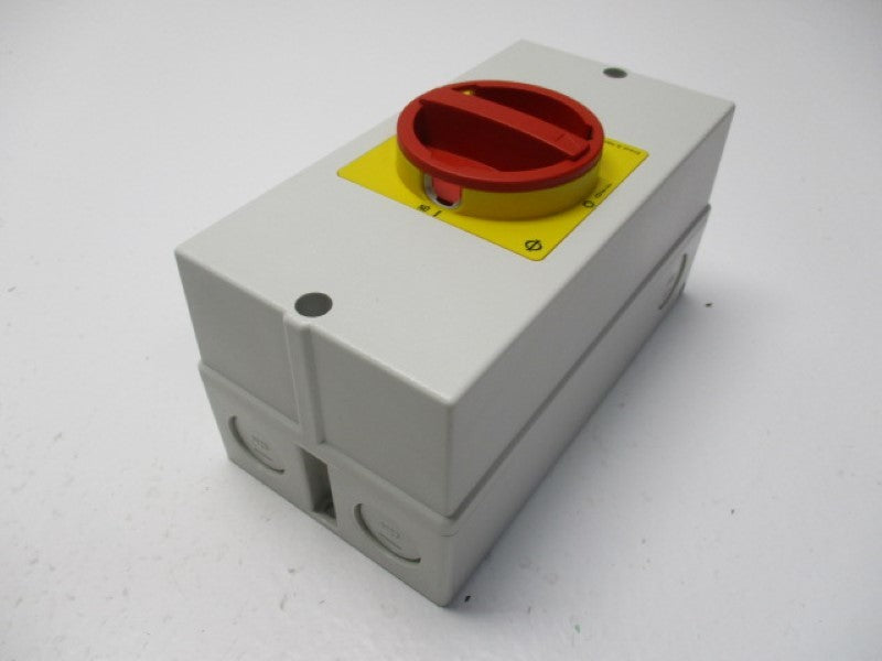 KRAUS & NAIMER KG-32 DISCONNECT SWITCH WITH ENCLOSURE  NSNP