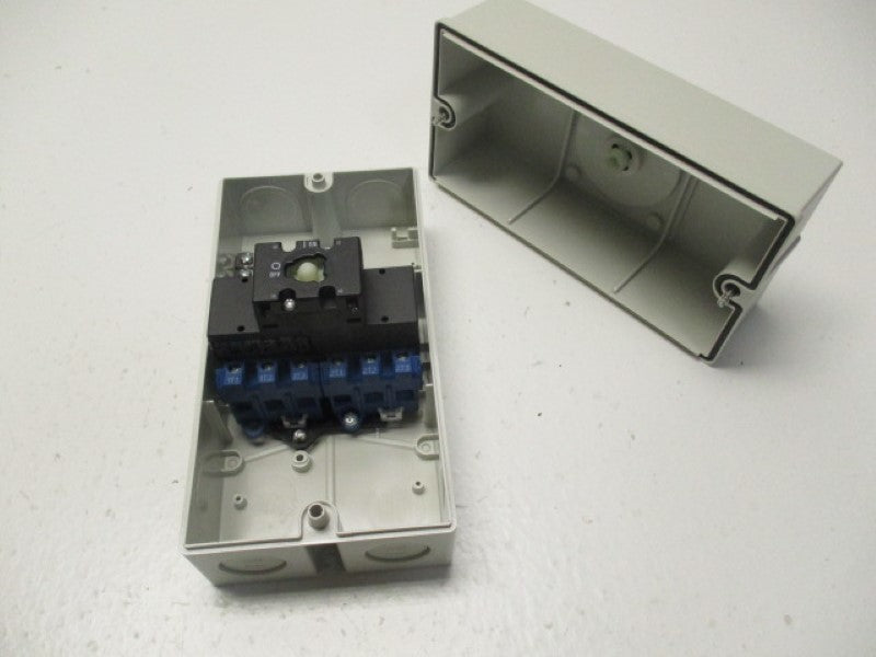 KRAUS & NAIMER KG-32 DISCONNECT SWITCH WITH ENCLOSURE  NSNP
