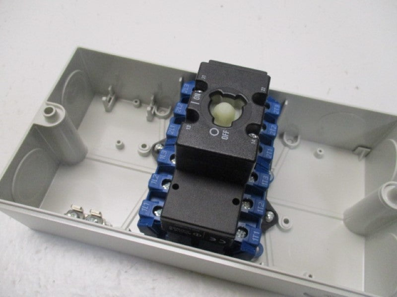 KRAUS & NAIMER KG-32 DISCONNECT SWITCH WITH ENCLOSURE  NSNP
