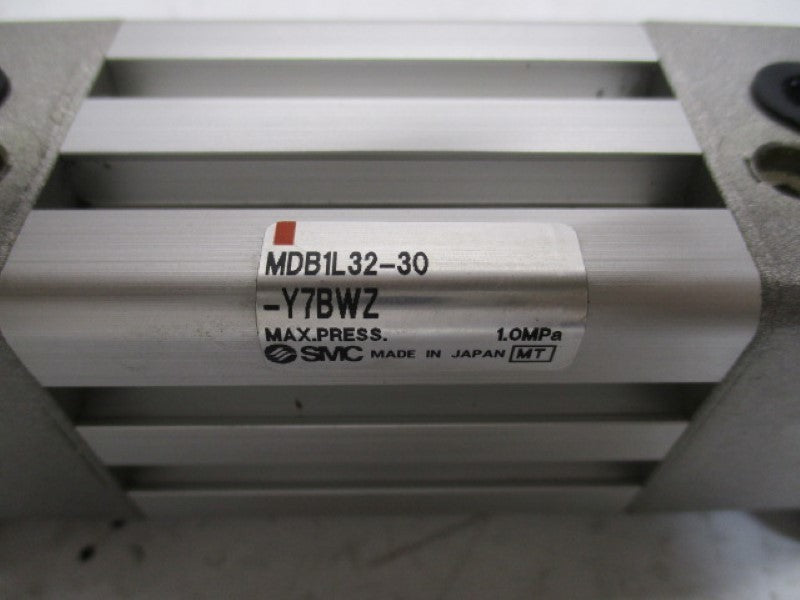 SMC MDB1L32-30-Y7BWZ CYLINDER  NSNP