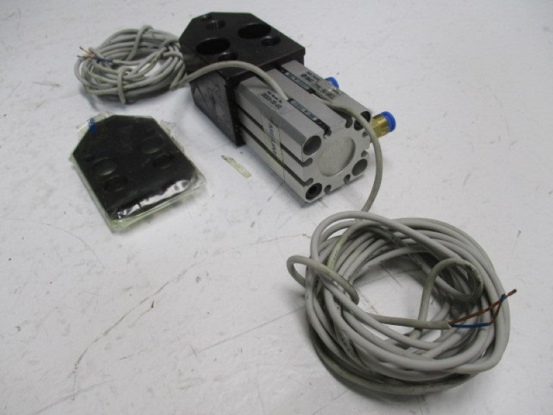 SMC CDQSB20-25D-A93L COMPACT CYLINDER (AS PICTURED)  UNMP