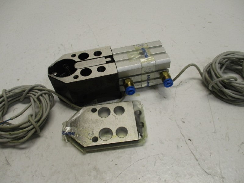 SMC CDQSB20-25D-A93L COMPACT CYLINDER (AS PICTURED)  UNMP