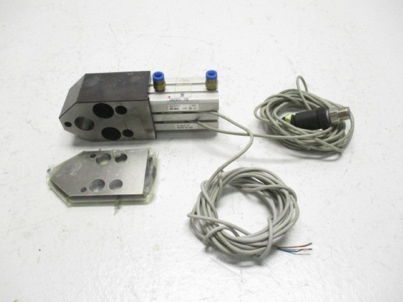 SMC CDQSB20-30D-A93L COMPACT CYLINDER (AS PICTURED)  UNMP