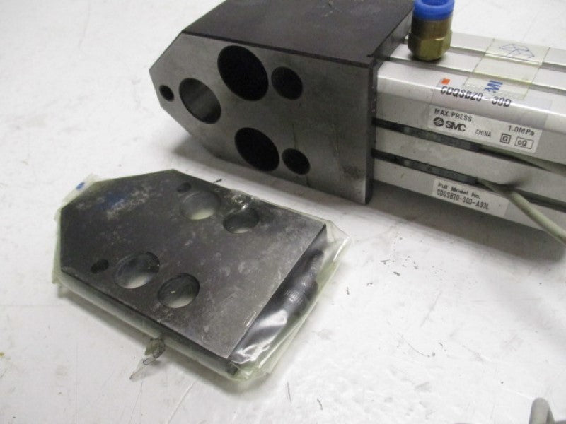SMC CDQSB20-30D-A93L COMPACT CYLINDER (AS PICTURED)  UNMP