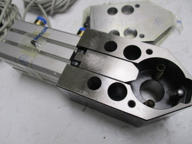 SMC CDQSB20-30D-A93L COMPACT CYLINDER (AS PICTURED)  UNMP