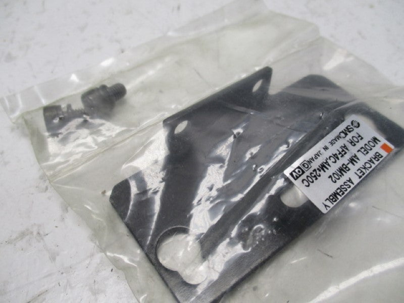 SMC AM-BM102 BRACKET ASSEMBLY * NEW IN FACTORY *
