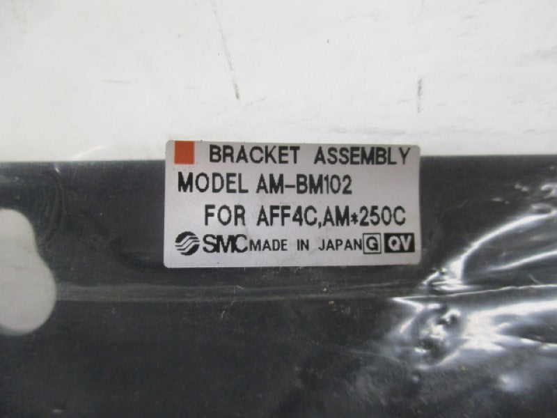 SMC AM-BM102 BRACKET ASSEMBLY * NEW IN FACTORY *
