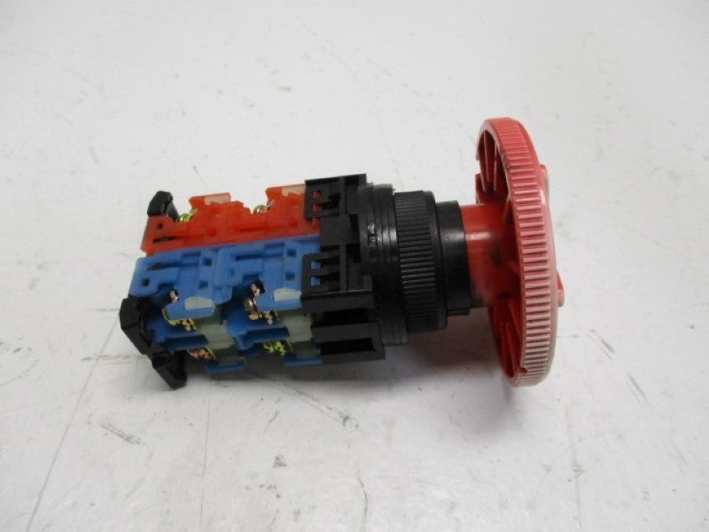 IDEC AR30V1R-11R PUSH-LOCK TURN- RESET SWITCH  NSNP