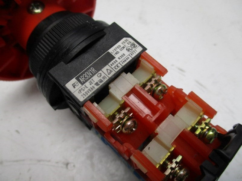 IDEC AR30V1R-11R PUSH-LOCK TURN- RESET SWITCH  NSNP