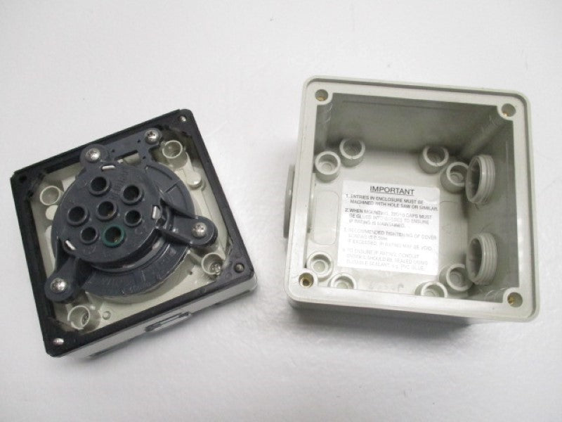 CLIPSAL 56C520 OUTLET BOX  20A 500V (AS PICTURED)  NSNP