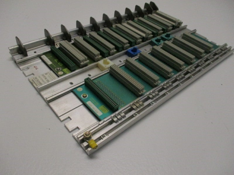 SIEMENS SIMATIC S5 6ES57002LA12 7 SLOT SUBRACK CR2  UNMP