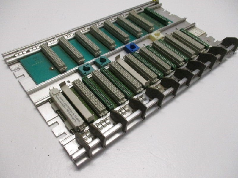 SIEMENS SIMATIC S5 6ES57002LA12 7 SLOT SUBRACK CR2  UNMP