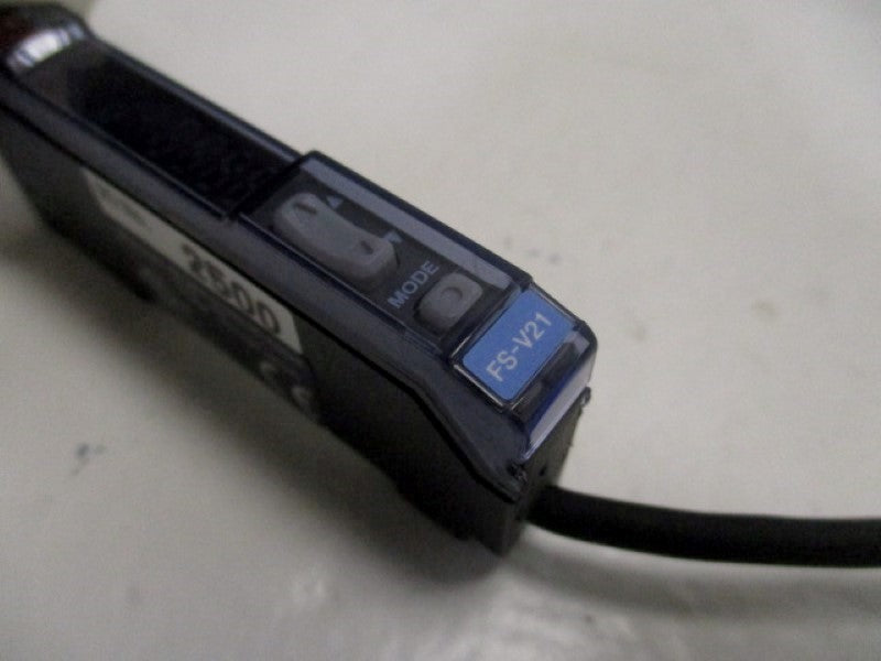 KEYENCE FS-V21 DUAL DIGITAL FIBER SENSOR 12-24VDC  NSNP