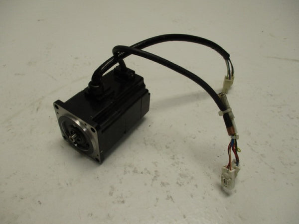 YASKAWA SGMPH-01A2A-YR12 AC SERVO MOTOR 100W 200V 0.89A 0.318NM  UNMP