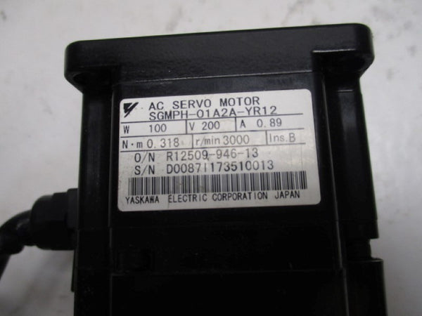 YASKAWA SGMPH-01A2A-YR12 AC SERVO MOTOR 100W 200V 0.89A 0.318NM  UNMP