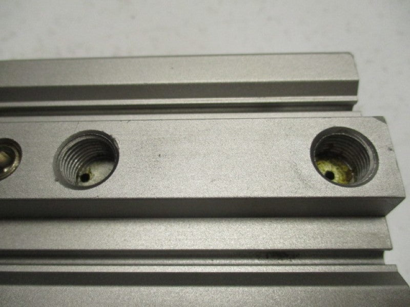 SMC MKB63-20L ROTARY CLAMP CYLINDER (AS PICTURED)  UNMP