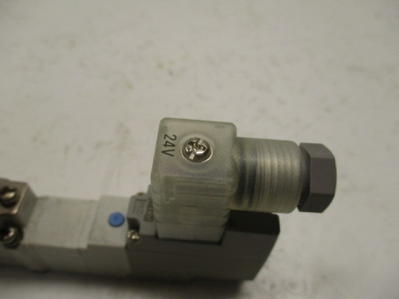 SMC SY5320-5DZ-01 SOLENOID VALVE  24V (AS PICTURED)  UNMP