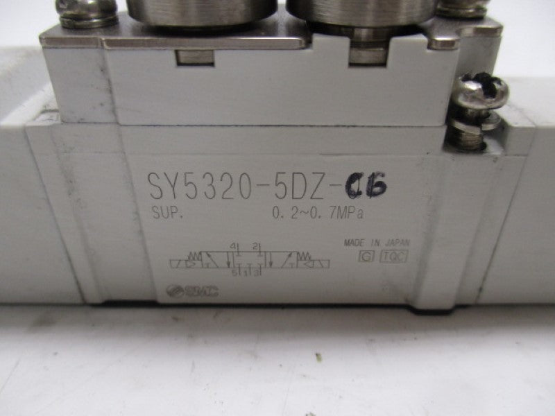 SMC SY5320-5DZ-01 SOLENOID VALVE  24V (AS PICTURED)  UNMP