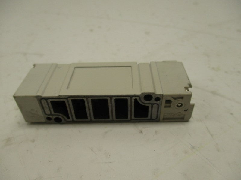 SMC SY5140-5M0U SOLENOID VALVE (AS PICTURED)  UNMP  (NO COIL)