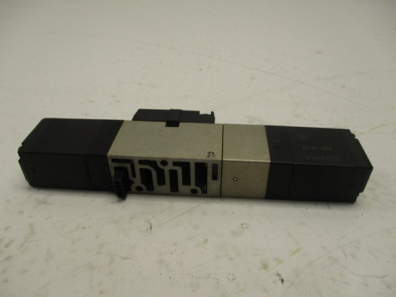 SMC VFS2-300-5FZ DOUBLE SOLENOID VALVE  21-26VDC  UNMP