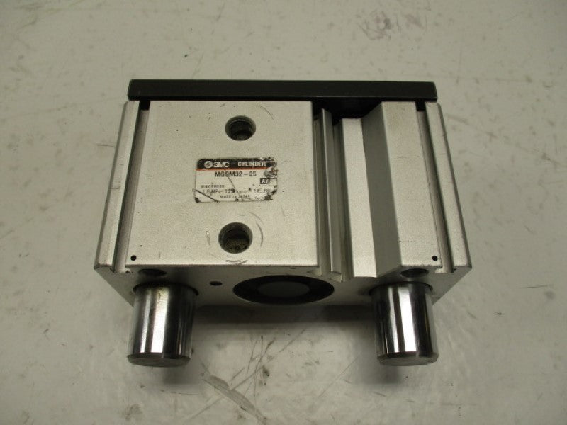 SMC MGQM32-125 COMPACT GUIDE CYLINDER  UNMP