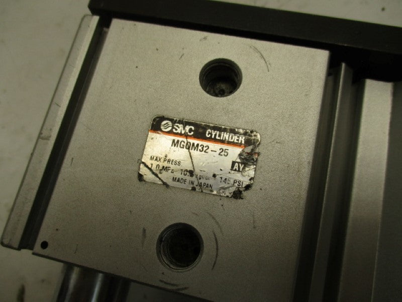 SMC MGQM32-125 COMPACT GUIDE CYLINDER  UNMP