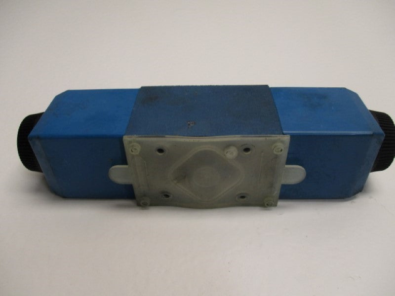 VICKERS DG4V32CMUD660 110V DOUBLE SOLENOID VLAVE (AS PICTURED)  UNMP