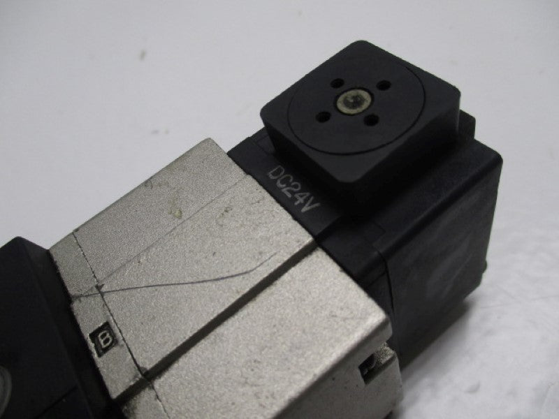 SMC VP7-8-FHG-D DOUBLE SOLENOID VALVE 24VDC  UNMP