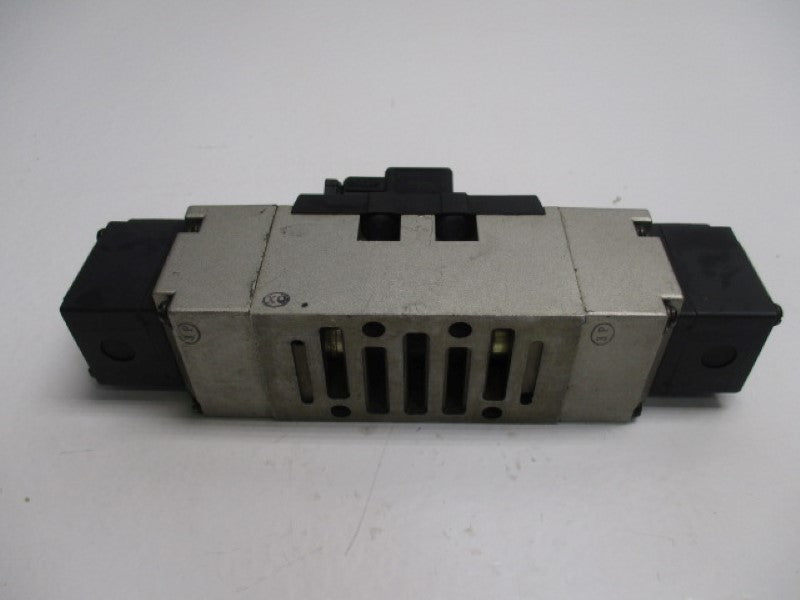 SMC VP7-8-FHG-D DOUBLE SOLENOID VALVE 24VDC  UNMP