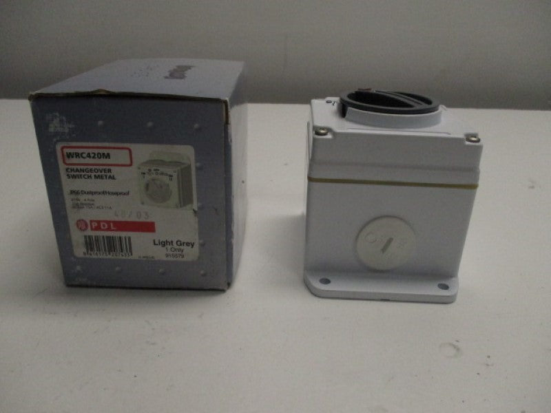 ROWCO FEDERAL WRC420M ON-OFF-ON CHANGEOVER SWITCH BOX LIGHT GREY  NSMP