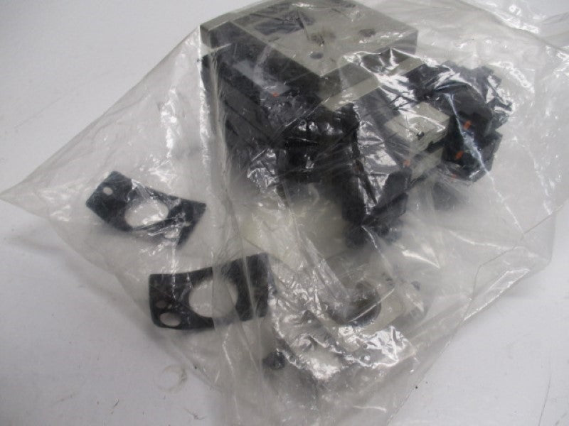 SMC ZZM03-04B-ZM133H-K5L0Z-X198 VACUUM EJECTOR * NEW IN FACTORY BAG*