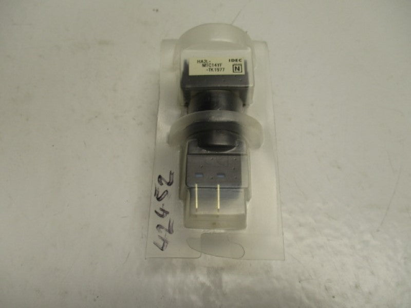 IDEC AL6-P-W WHITE PLUG IN LIGHT SWITCH  NSNP