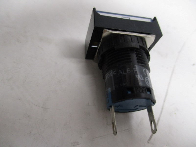 IDEC AL6-P-W WHITE PLUG IN LIGHT SWITCH  NSNP