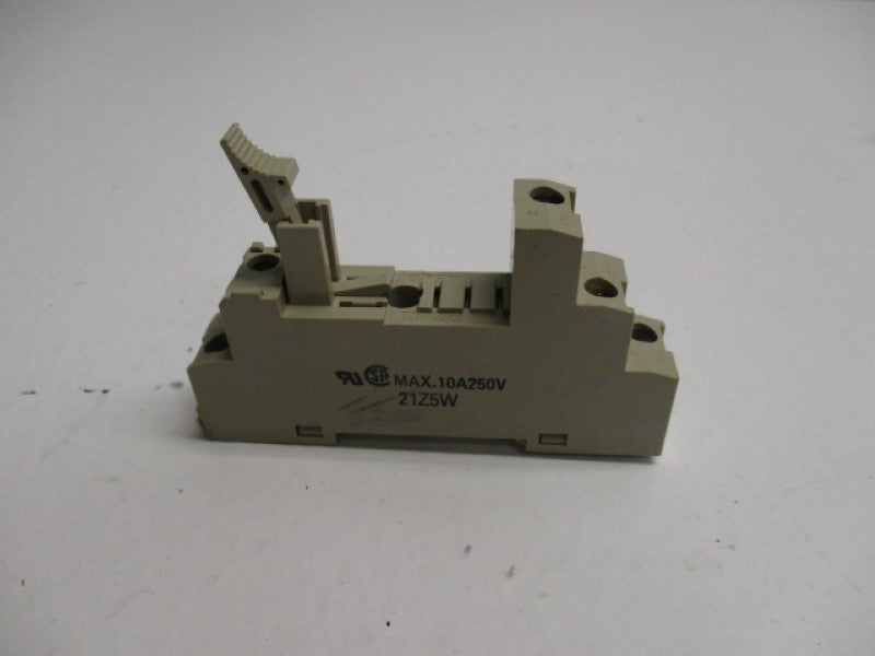 OMRON P2-RF-05-E SOCKET 10A 250V  UNMP