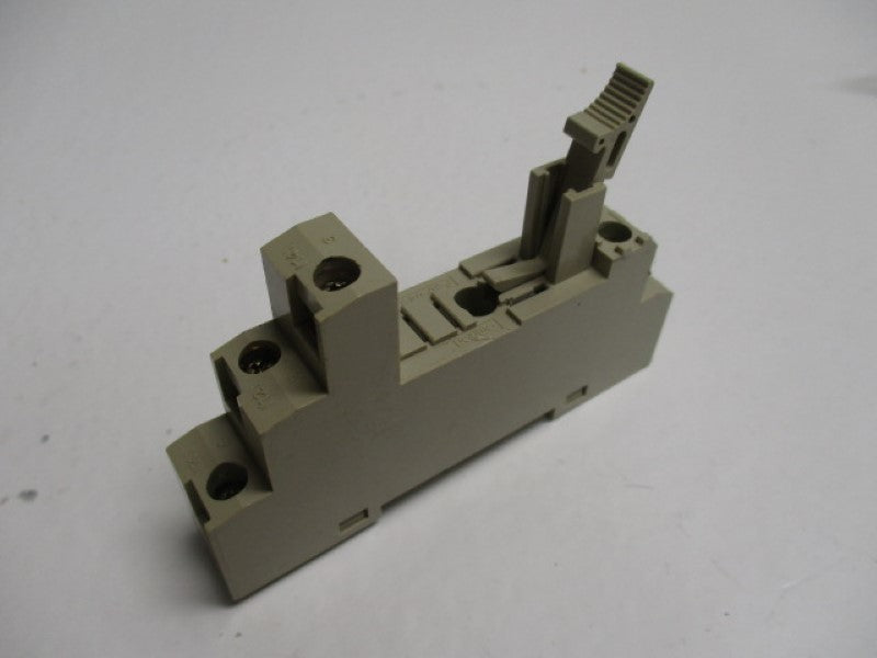 OMRON P2-RF-05-E SOCKET 10A 250V  UNMP
