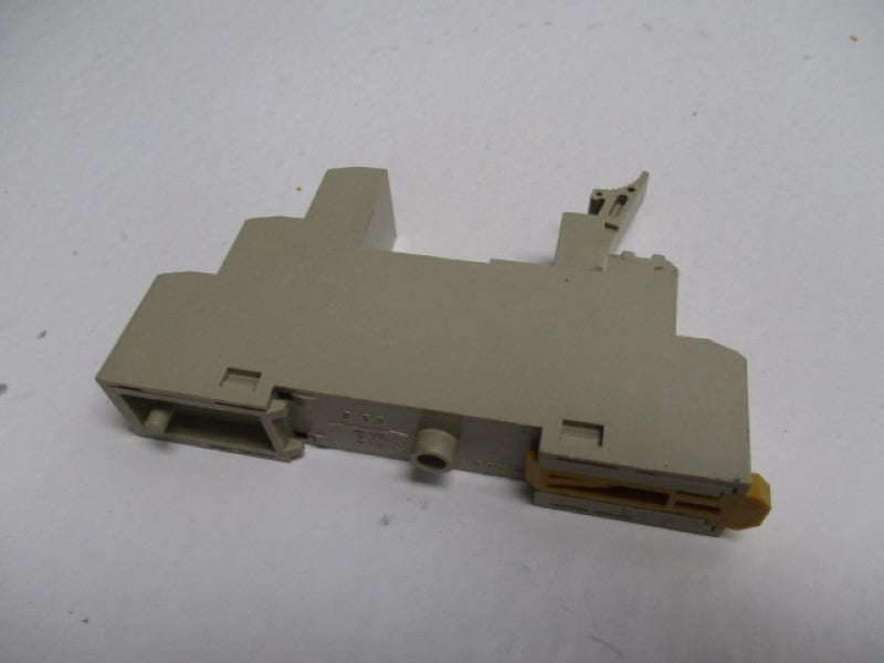 OMRON P2-RF-05-E SOCKET 10A 250V  UNMP