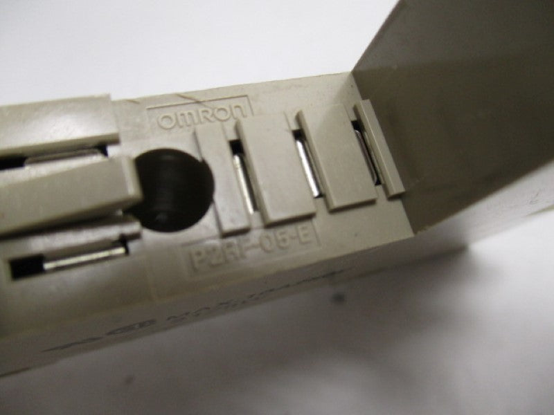 OMRON P2-RF-05-E SOCKET 10A 250V  UNMP
