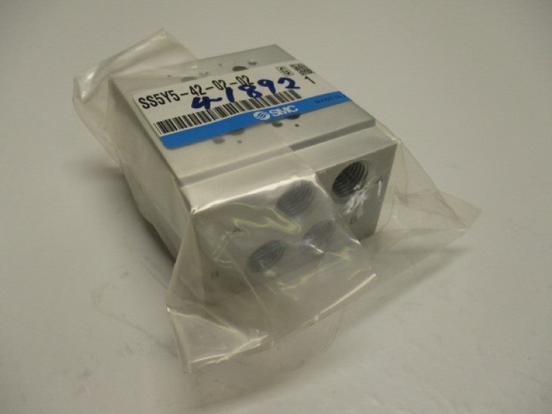 SMC SS5Y5-42-02-02 MANIFOLD BASE MOUNT  * NEW IN FACTORY BAG *