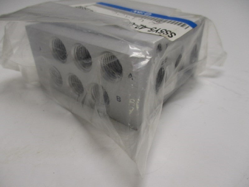 SMC SS5Y5-42-03-02 MANIFOLD BASE MOUNT  * NEW IN FACTORY BAG *