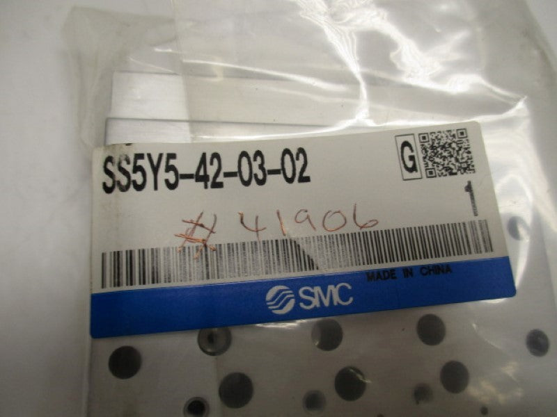 SMC SS5Y5-42-03-02 MANIFOLD BASE MOUNT  * NEW IN FACTORY BAG *