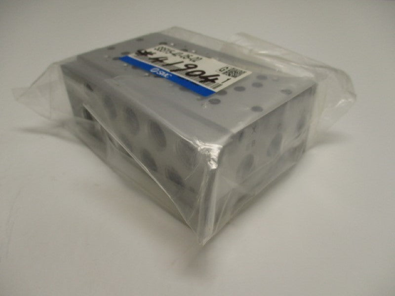 SMC SS5Y5-42-05-02 MANIFOLD BASE MOUNT  * NEW IN FACTORY BAG *