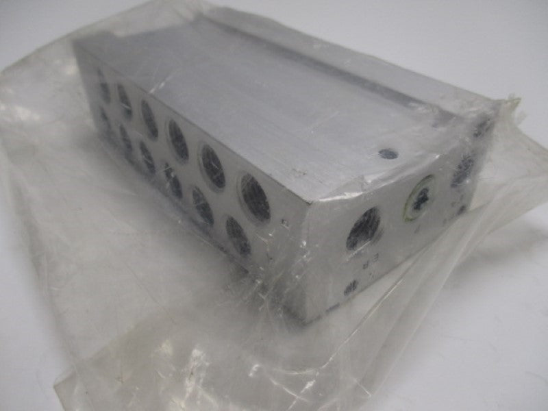 SMC SS5Y5-42-06-02 MANIFOLD BASE MOUNT   NSMP