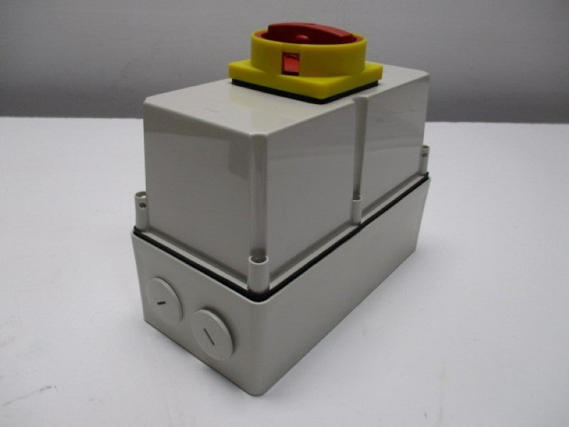 CLIPSAL 56SWH463 ENCLOSED LOAD BREAK SWITCH  NSMP