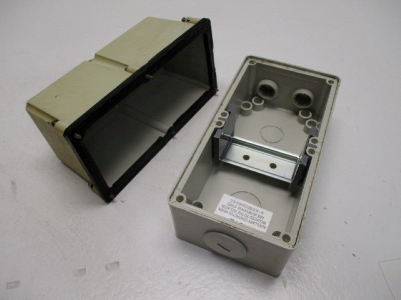 CLIPSAL 56SWH463 ENCLOSED LOAD BREAK SWITCH (AS PICTURED)  UNMP