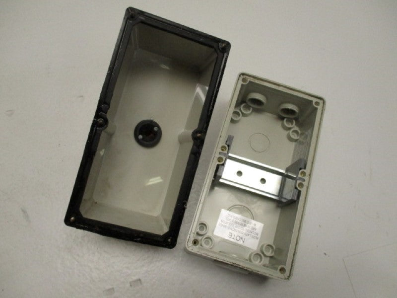 CLIPSAL 56SWH463 ENCLOSED LOAD BREAK SWITCH (AS PICTURED)  UNMP