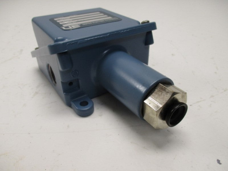 UNITED ELECTRIC H100-702 PRESSURE SWITCH 20-700KPA  NSNP